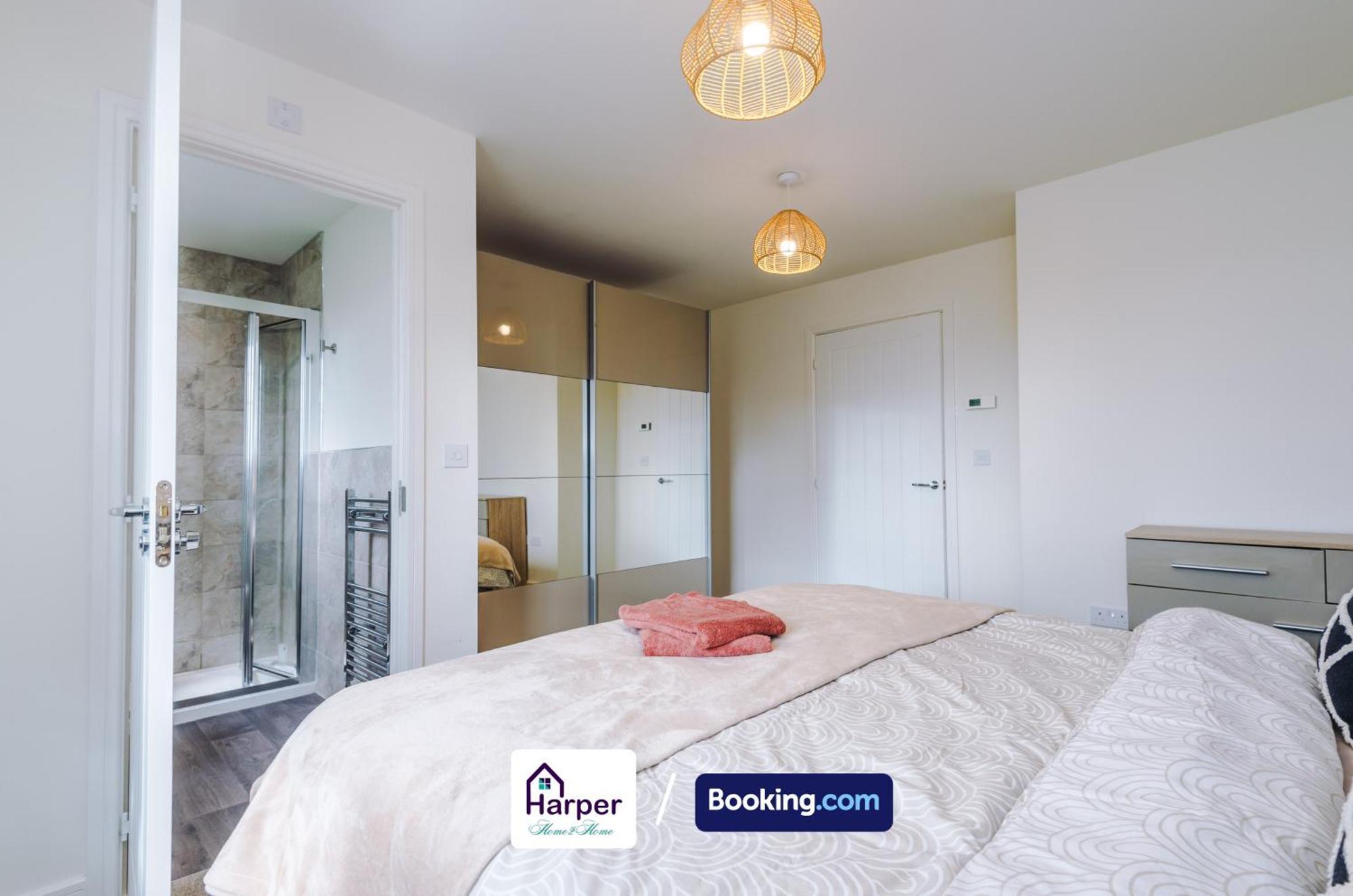 Prime Location 3 Storey By Harperletting Short Lets & Serviced Accommodation Chester With Driveway Long Or Short Stays Hough Green Bagian luar foto